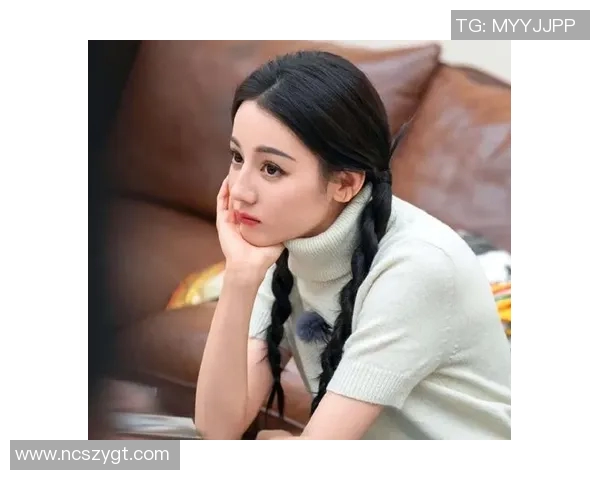 追随迪丽热巴的足球球星是谁 球场上的爱情故事与星光闪耀的背后